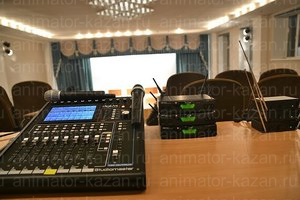 Ди-джей с аппаратурой на праздник в Казани